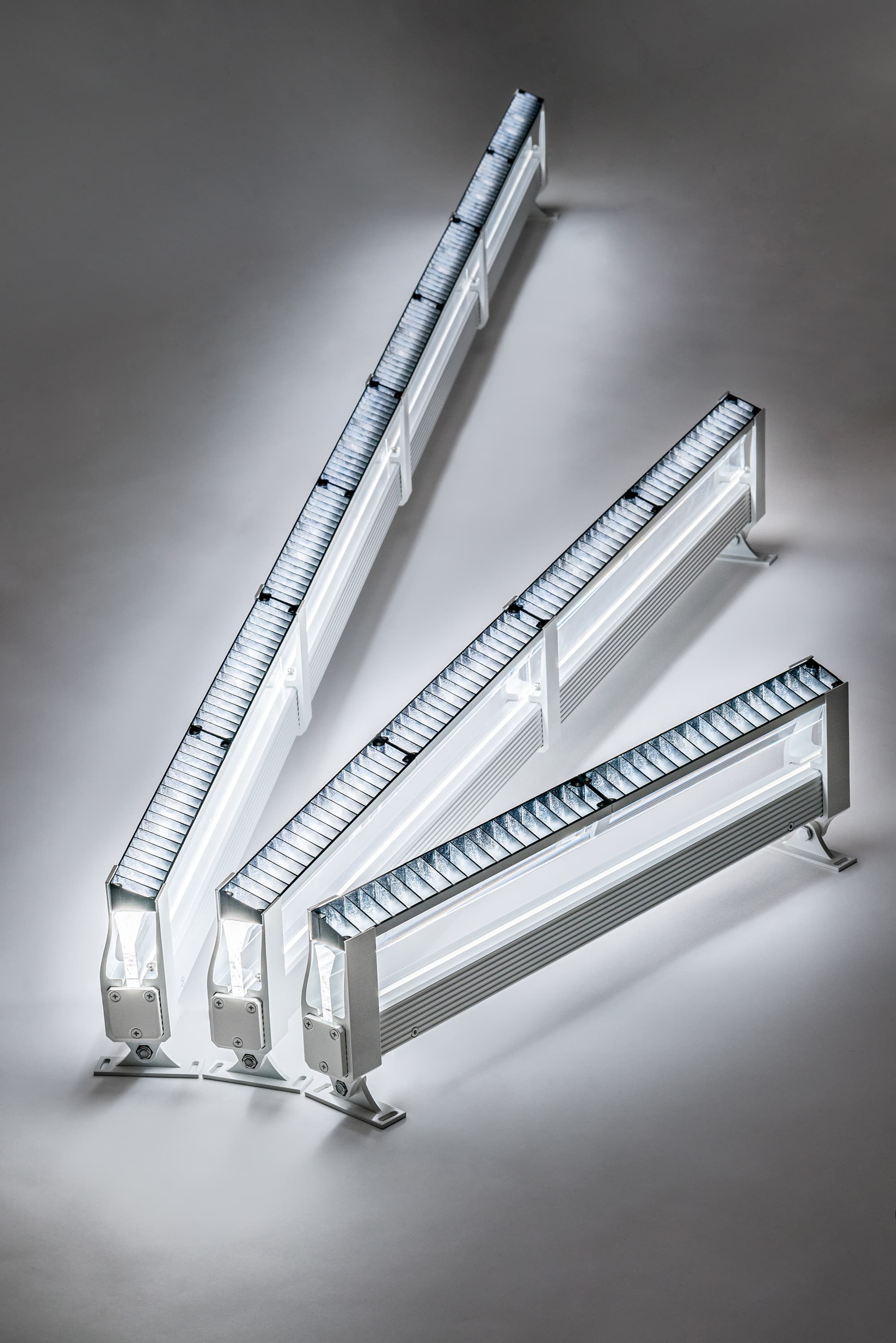 Customized Q-Wall luminaire featuring anti-glare louvers, as implemented at the Museum of Fine Arts, Houston
